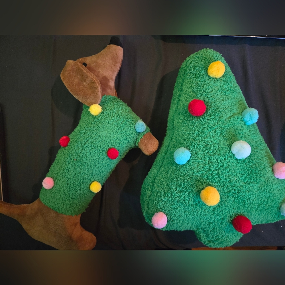 Wondershop Green Dog and Tree Accent Pillows
